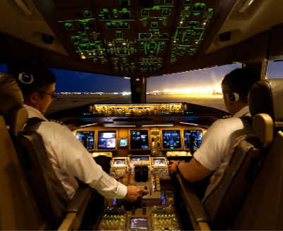 Accelerated Flight Training Courses Flight academies and college/university flight training programs near Anaheim, CA have a lot going for them. If your goal is to fly professionally, this type of training may be the best option. But if you're only in the market to learn to fly as a hobby, some academies may not be able to accommodate your needs. It's best to contact each school to find out.